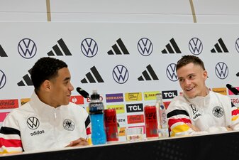 Jamal Musiala (l) und Florian Wirtz bei der DFB-Pressekonferenz in Herzogenaurach. Jamal Musiala (l) und Florian Wirtz bei der DFB-Pressekonferenz in Herzogenaurach.