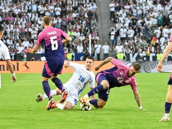 Andrich: "Die Grätsche spiegelt meine Mentalität wider" Andrich: "Die Grätsche spiegelt meine Mentalität wider"