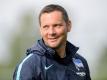 Hertha-Coach Pal Dardai war beim Training vom Brasilianer Ronaldo Melo Calvacante sehr beeindruckt. Foto: Thomas Eisenhuth