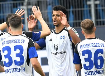 Mittelstürmer Robert Glatzel (M) bleibt beim Hamburger SV. Mittelstürmer Robert Glatzel (M) bleibt beim Hamburger SV.