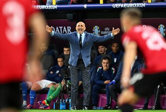 Italiens Trainer Luciano Spalletti war mit dem Auftritt seines Teams nicht immer zufrieden. Italiens Trainer Luciano Spalletti war mit dem Auftritt seines Teams nicht immer zufrieden.