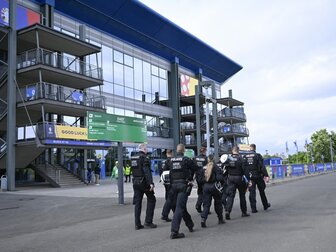 Vor England gegen Serbien: Ausschreitungen in Gelsenkirchen Vor England gegen Serbien: Ausschreitungen in Gelsenkirchen