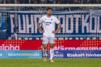 Der türkische Nationalspieler Ozan Kabak fällt für die EM in Deutschland mit einem Kreuzbandriss aus. Der türkische Nationalspieler Ozan Kabak fällt für die EM in Deutschland mit einem Kreuzbandriss aus.