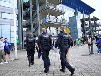 Hochrisikospiel: Polizei Gelsenkirchen zieht positive Bilanz Hochrisikospiel: Polizei Gelsenkirchen zieht positive Bilanz