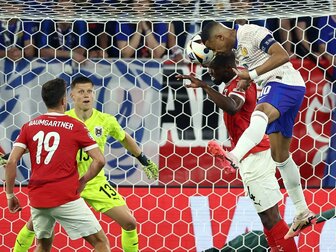 Mbappe erzwingt Eigentor zum Sieg - und verletzt sich Mbappe erzwingt Eigentor zum Sieg - und verletzt sich