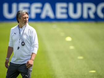 Yakin lobt Nagelsmann: "Hat eine gute Präsenz" Yakin lobt Nagelsmann: "Hat eine gute Präsenz"