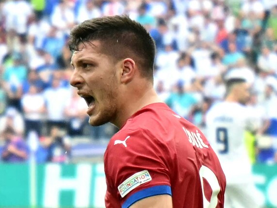 Von der Bank zum Helden: Alle lieben Jovic
