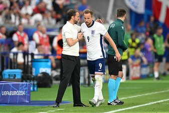 Englands Team um Trainer Gareth Southgate und Harry Kane kam nicht über ein 1:1 gegen Dänemark hinaus. Englands Team um Trainer Gareth Southgate und Harry Kane kam nicht über ein 1:1 gegen Dänemark hinaus.