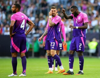 Hielten erstmals seit 2016 bei einem großen Turnier für Deutschland die Null: Jonathan Tah (l) und Antonio Rüdiger (r). Hielten erstmals seit 2016 bei einem großen Turnier für Deutschland die Null: Jonathan Tah (l) und Antonio Rüdiger (r).