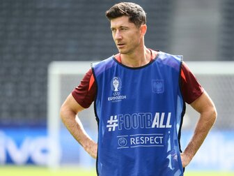 Lewandowski gegen Österreich auf der Bank Lewandowski gegen Österreich auf der Bank