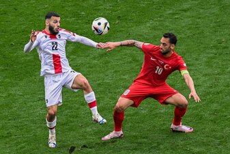 Aktuell läuft er im türkischen Trikot auf - und bald in dem des FC Bayern? Aktuell läuft er im türkischen Trikot auf - und bald in dem des FC Bayern?