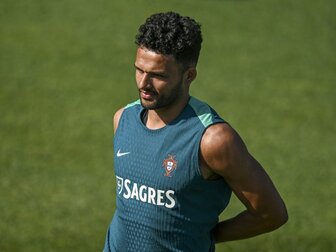 Schmerzhafter Zwischenfall: Ordner grätscht Ramos um Schmerzhafter Zwischenfall: Ordner grätscht Ramos um