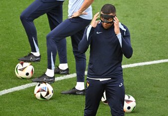 Frankreichs Kylian Mbappé kam in einem Testspiel gegen eine Jugendauswahl des SC Paderborn wieder zum Einsatz. Frankreichs Kylian Mbappé kam in einem Testspiel gegen eine Jugendauswahl des SC Paderborn wieder zum Einsatz.