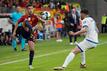 Jesús Navas (l) hofft auf seinen ersten Einsatz im letzten Gruppenspiel der Spanier gegen Albanien.