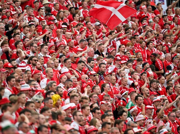 Wegen UEFA-Beleidigung: Dänen müssen 10.000 Euro zahlen