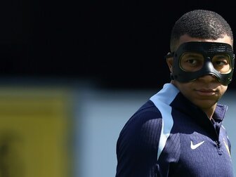 Deschamps lässt Mbappe-Startelfeinsatz gegen Polen offen Deschamps lässt Mbappe-Startelfeinsatz gegen Polen offen
