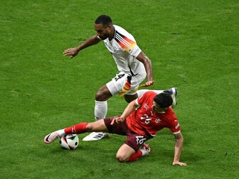 Mustafi über Abwehr-Umbau: "Duo muss sich erst finden" Mustafi über Abwehr-Umbau: "Duo muss sich erst finden"