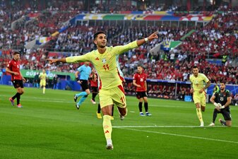 Spaniens Ferrán Torres jubelt nach seinem Siegtreffer zum 1:0. Spaniens Ferrán Torres jubelt nach seinem Siegtreffer zum 1:0.