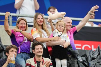 Auch die Familie von Niclas Füllkrug wird am Dienstag im Teamquartier erwartet. Auch die Familie von Niclas Füllkrug wird am Dienstag im Teamquartier erwartet.