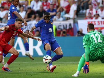 Mbappe trifft - doch Frankreich verpasst Gruppensieg Mbappe trifft - doch Frankreich verpasst Gruppensieg