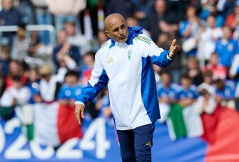 Italiens Trainer Luciano Spalletti öffnete das Training für die Fans. Italiens Trainer Luciano Spalletti öffnete das Training für die Fans.