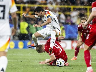 Deutsches EM-Achtelfinale läuft nach Unwetter-Pause wieder Deutsches EM-Achtelfinale läuft nach Unwetter-Pause wieder