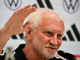 Völler warnt: Spanien "noch gefährlicher" Völler warnt: Spanien "noch gefährlicher"