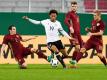 Leroy Sané spielt die russische Verteidigung aus. Foto: Armin Weigel