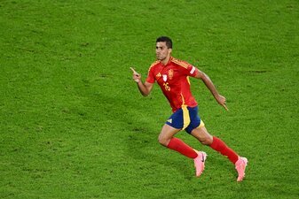 Rodri ist die zentrale Figur in Spaniens EM-Team - und schießt auch wichtige Tore. Rodri ist die zentrale Figur in Spaniens EM-Team - und schießt auch wichtige Tore.