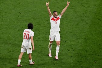 Wegen des Wolfsgruß-Jubel schaltet sich nun auch die UEFA ein.