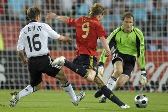 Fernando Torres schoss Spanien im EM-Finale 2008 gegen Deutschland zum EM-Titel. Fernando Torres schoss Spanien im EM-Finale 2008 gegen Deutschland zum EM-Titel.