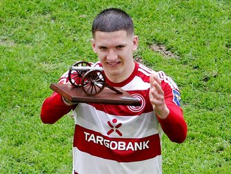 Der Grieche Christos Tzolis wechselt von der Fortuna zum FC Brügge. Der Grieche Christos Tzolis wechselt von der Fortuna zum FC Brügge.
