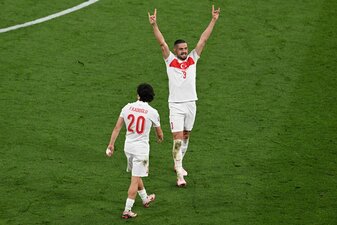 Merih Demiral sorgte mit dem Wolfsgruß für einen EM-Eklat. Merih Demiral sorgte mit dem Wolfsgruß für einen EM-Eklat.