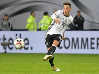 Mesut Özil machte ein starkes Spiel gegen die Tschechen. Foto: Axel Heimken Mesut Özil machte ein starkes Spiel gegen die Tschechen. Foto: Axel Heimken