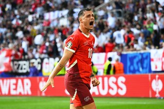 Der Schweizer Granit Xhaka spielte das EM-Viertelfinale wohl mit einer leichten Verletzung. Der Schweizer Granit Xhaka spielte das EM-Viertelfinale wohl mit einer leichten Verletzung.