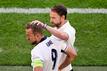 Englands Trainer Gareth Southgate (r) und Harry Kane.