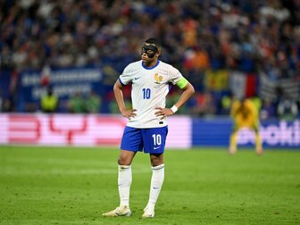 Petit kritisiert Mbappe: "Eines Kapitäns unwürdig" Petit kritisiert Mbappe: "Eines Kapitäns unwürdig"