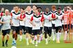 Mit Neuzugang Can Uzun ist Bundesligist Eintracht Frankfurt in die Saisonvorbereitung gestartet.