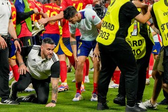 Spaniens Alvaro Morata (M) ist glimpflich davon gekommen. Spaniens Alvaro Morata (M) ist glimpflich davon gekommen.