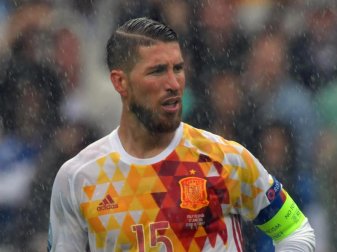 Sergio Ramos verletzte sich am Knie. Foto: Peter Kneffel Sergio Ramos verletzte sich am Knie. Foto: Peter Kneffel