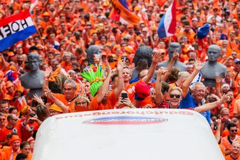 Die niederländischen Fans wurden mit ihren EM-Partys legendär Die niederländischen Fans wurden mit ihren EM-Partys legendär