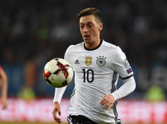 Mesut Özil darf seit diesem Herbst mit der 10 im DFB-Dress auflaufen. Foto: Carmen Jaspersen Mesut Özil darf seit diesem Herbst mit der 10 im DFB-Dress auflaufen. Foto: Carmen Jaspersen