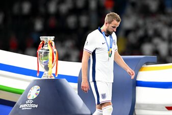 Englands Stürmerstar Harry Kane darf auch nach dem EM-Finale keinen Trophäe in den Himmel recken. Englands Stürmerstar Harry Kane darf auch nach dem EM-Finale keinen Trophäe in den Himmel recken.