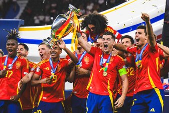 Der vierte Titel: Nie hat eine Nationalmannschaft so erfolgreich bei einer EM gespielt. Der vierte Titel: Nie hat eine Nationalmannschaft so erfolgreich bei einer EM gespielt.