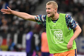 De Ligts Transfer zu Manchester United kann scheitern. | Foto: KIRILL KUDRYAVTSEV/AFP via Getty Images De Ligts Transfer zu Manchester United kann scheitern. | Foto: KIRILL KUDRYAVTSEV/AFP via Getty Images