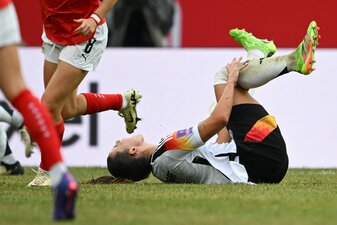 Am Knie verletzt: Lena Oberdorf. Am Knie verletzt: Lena Oberdorf.