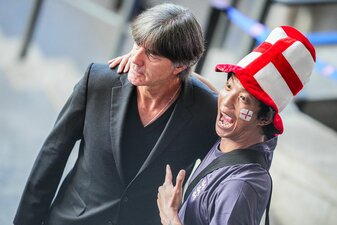 Joachim Löw soll einem Medienbericht zufolge am Trainerjob der englischen Nationalmannschaft interessiert sein. Joachim Löw soll einem Medienbericht zufolge am Trainerjob der englischen Nationalmannschaft interessiert sein.
