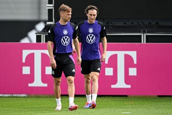 Rocco Reitz (r) schwärmt von Fußball-Nationalspieler Joshua Kimmich (l). (Archivbild) Rocco Reitz (r) schwärmt von Fußball-Nationalspieler Joshua Kimmich (l). (Archivbild)