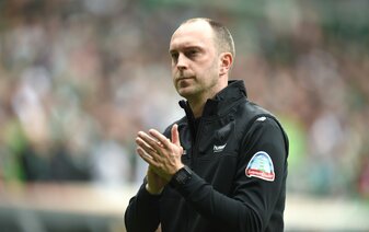 Trainer Ole Werder kassiert mit Werder Bremen eine klare Niederlage im Trainingslager. Trainer Ole Werder kassiert mit Werder Bremen eine klare Niederlage im Trainingslager.