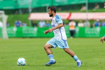 Nach einem Jahr vereinslosigkeit ist Amin Younes jetzt für Schalke 04 wieder am Ball. Nach einem Jahr vereinslosigkeit ist Amin Younes jetzt für Schalke 04 wieder am Ball.